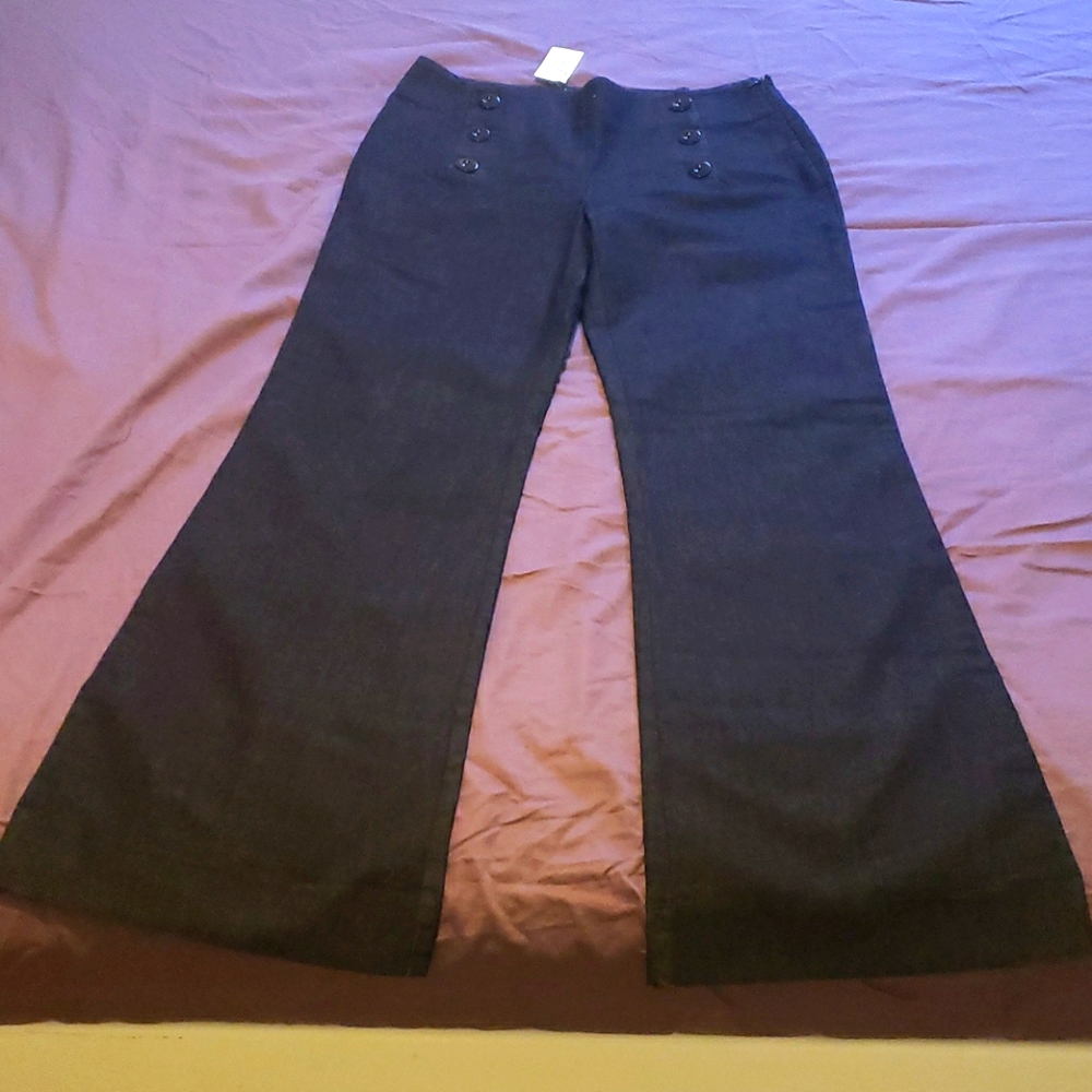 SALE 💥 Kenneth Cole Flare Jeans w Front Buttons